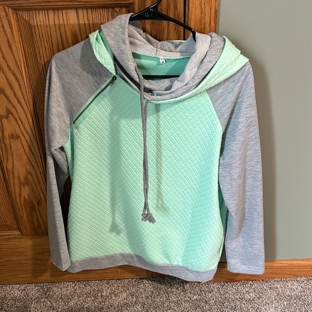 Women’s Hooded Top Size M